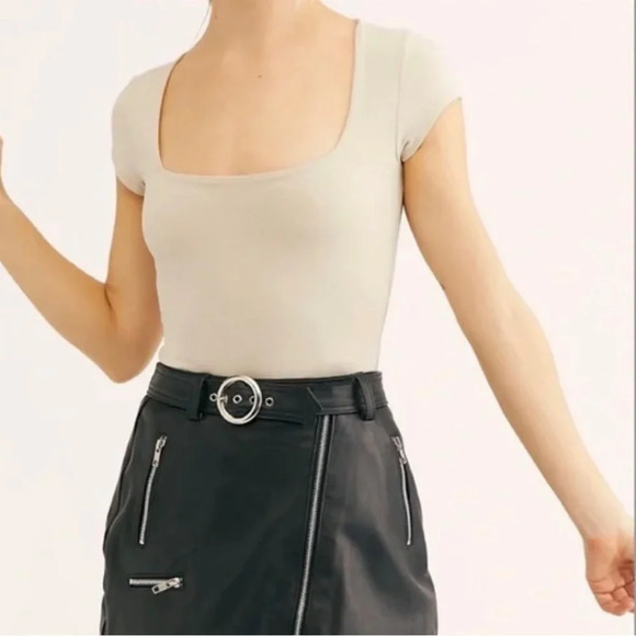 NEW House‎ of Harlow 1960 Short sleeve Square neck body suit Almond Nude / tan - Picture 4 of 9